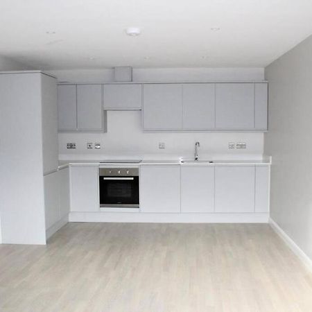 Marvellous New Build 2 Bed Flat - 1 Ophelia Court Apartment Епсъм Екстериор снимка